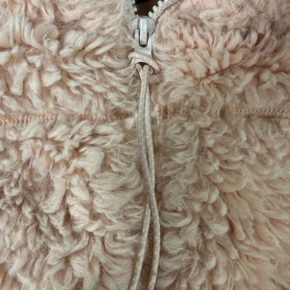 BDG URBAN OUTFITTERS‎ TEDDY FAUX FUR CROP HOODIE JACKET M PINK PREOWNED - Picture 7 of 12